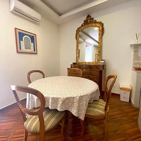 Trinita Degli Spagnoli House Apartment Naples
