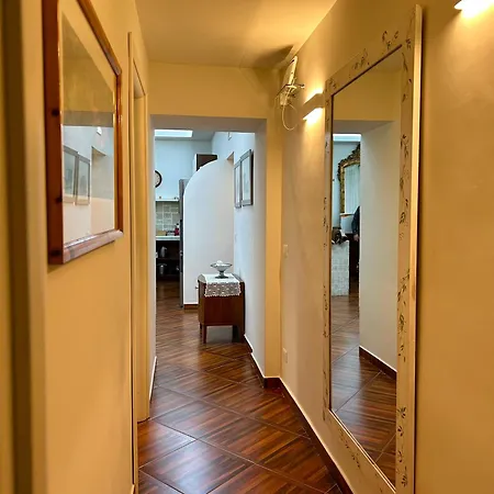 Trinita Degli Spagnoli House Naples